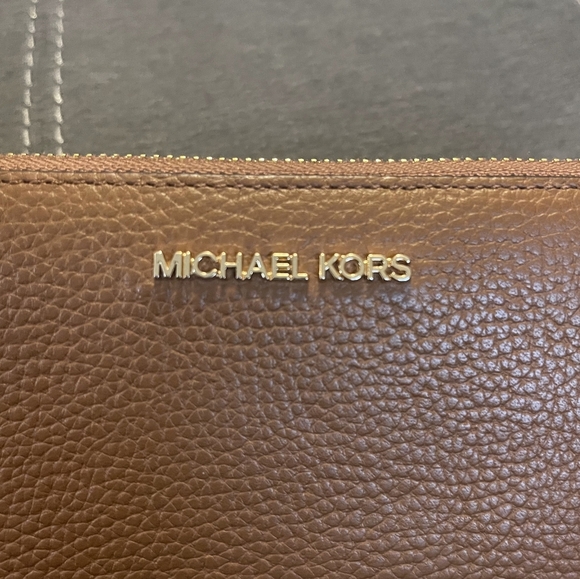 Michael Kors Extra Large Camel Tan Leather Zip Around Wristlet Wallet - Picture 4 of 4
